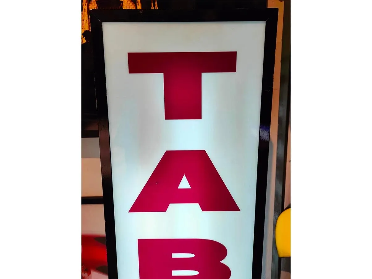 Insegna retroilluminata neon Tabacchi in metallo 2
