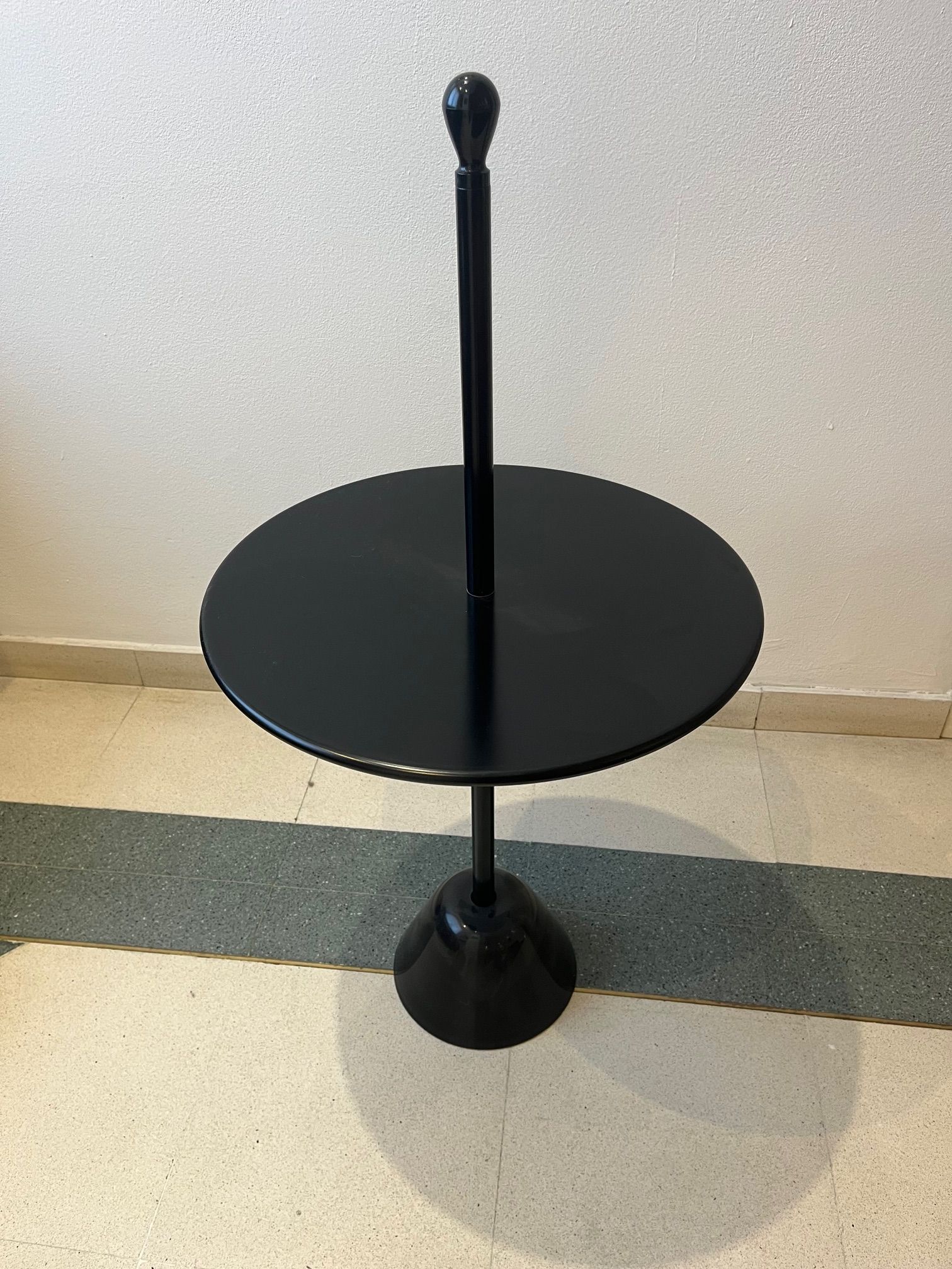 Tavolino Servomuto di Achille Castiglioni  Side