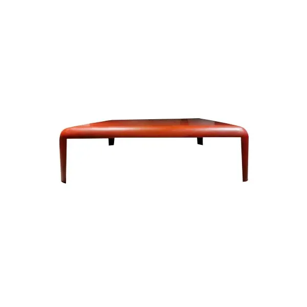 Ferro square coffee table in sheet metal (red), Porro image