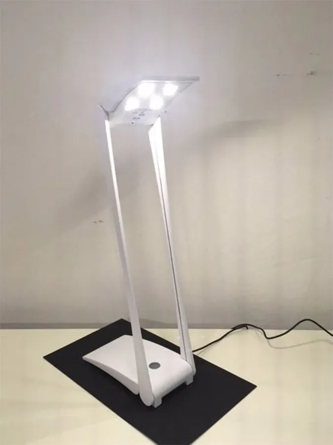 Lampada da tavolo semplice e raffinata LIU, De Majo 2