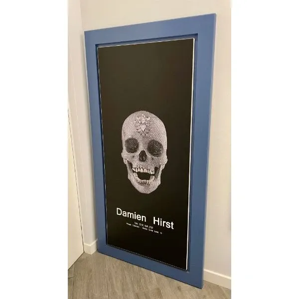 Cornice per quadro azzurra, Louis Vuitton 1