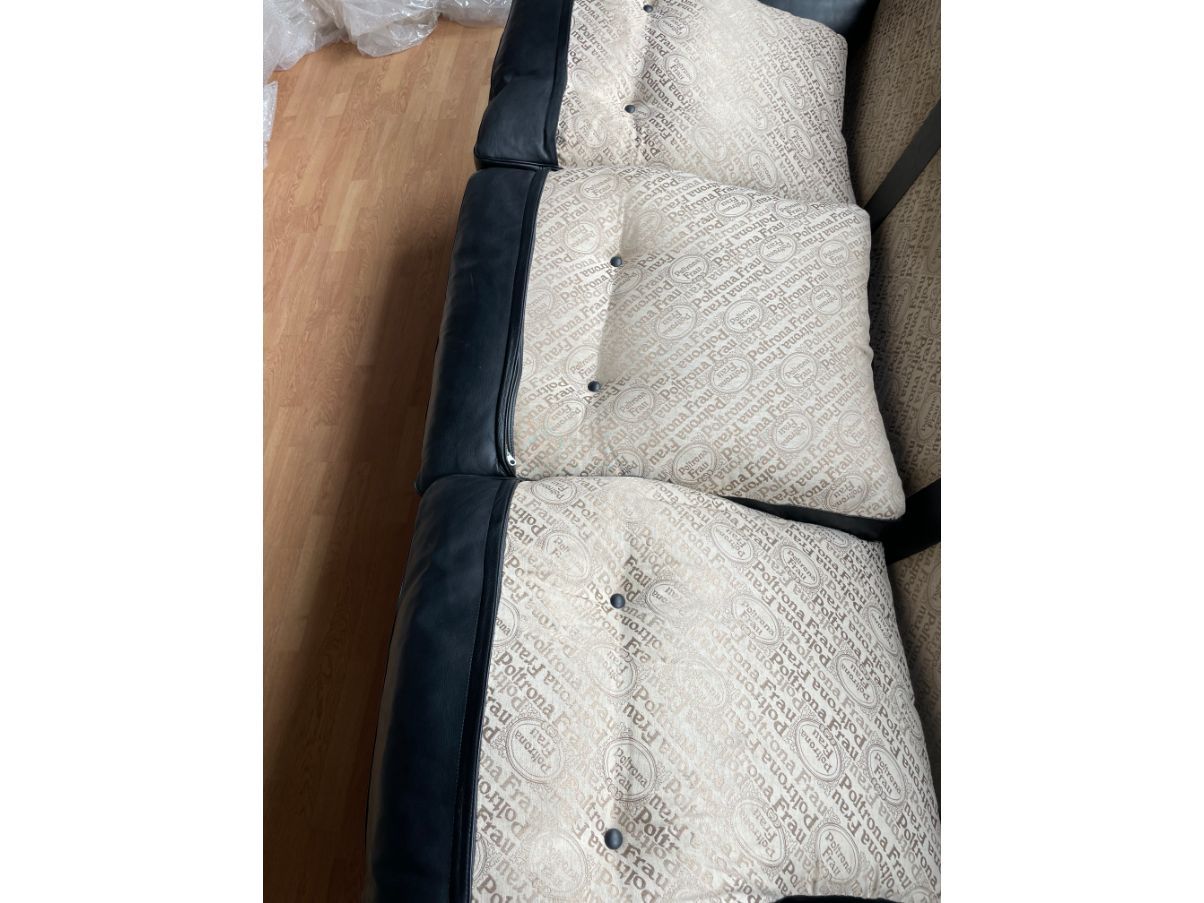 Divano nero in pelle di vitello, Poltrona Frau Brand