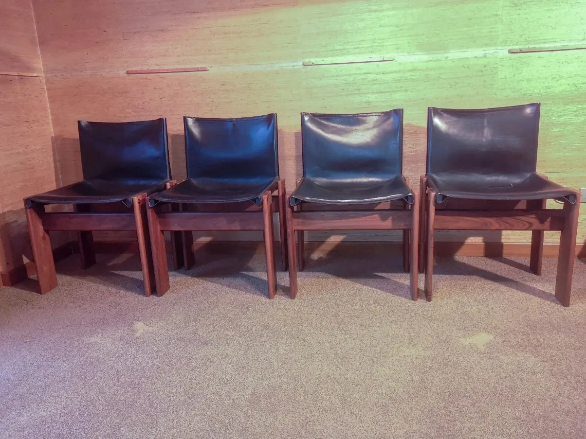 Set of 4 vintage Monk chairs in black leather (70s), Molteni&C 6