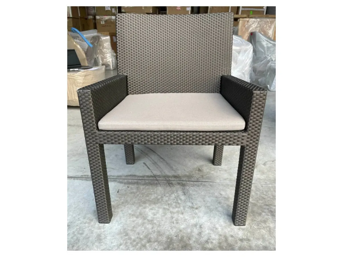Sedia Boxwood Mica in fibra sintetica e alluminio, 1