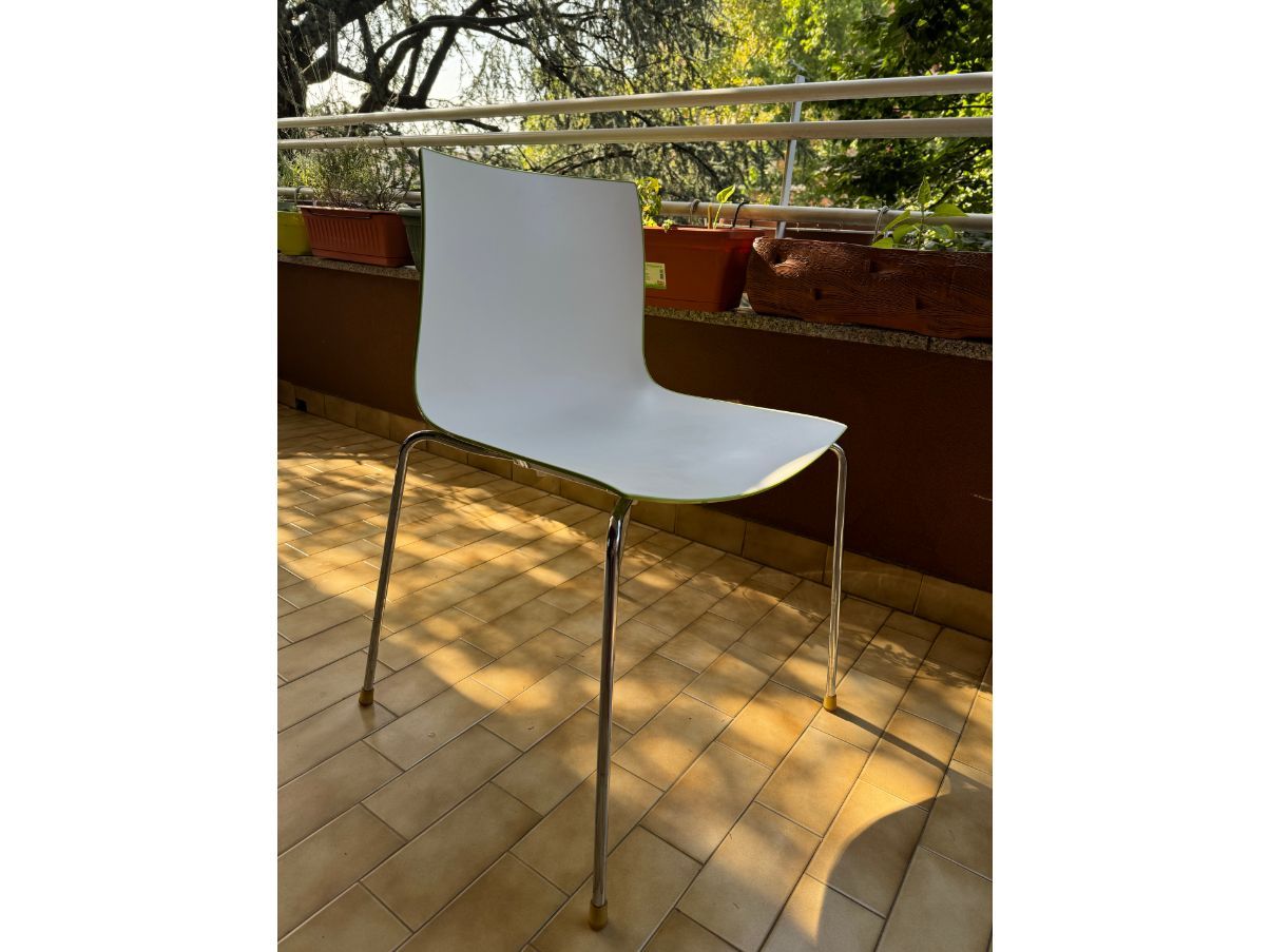 Set di 4 sedie Catifa 46 in acciaio e metacrilato, Arper Main