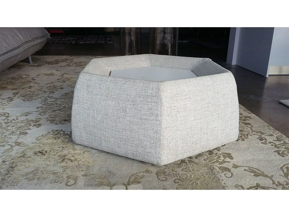 Tavolino-pouf contenitore Honey imbottito in tessuto, Saba 4