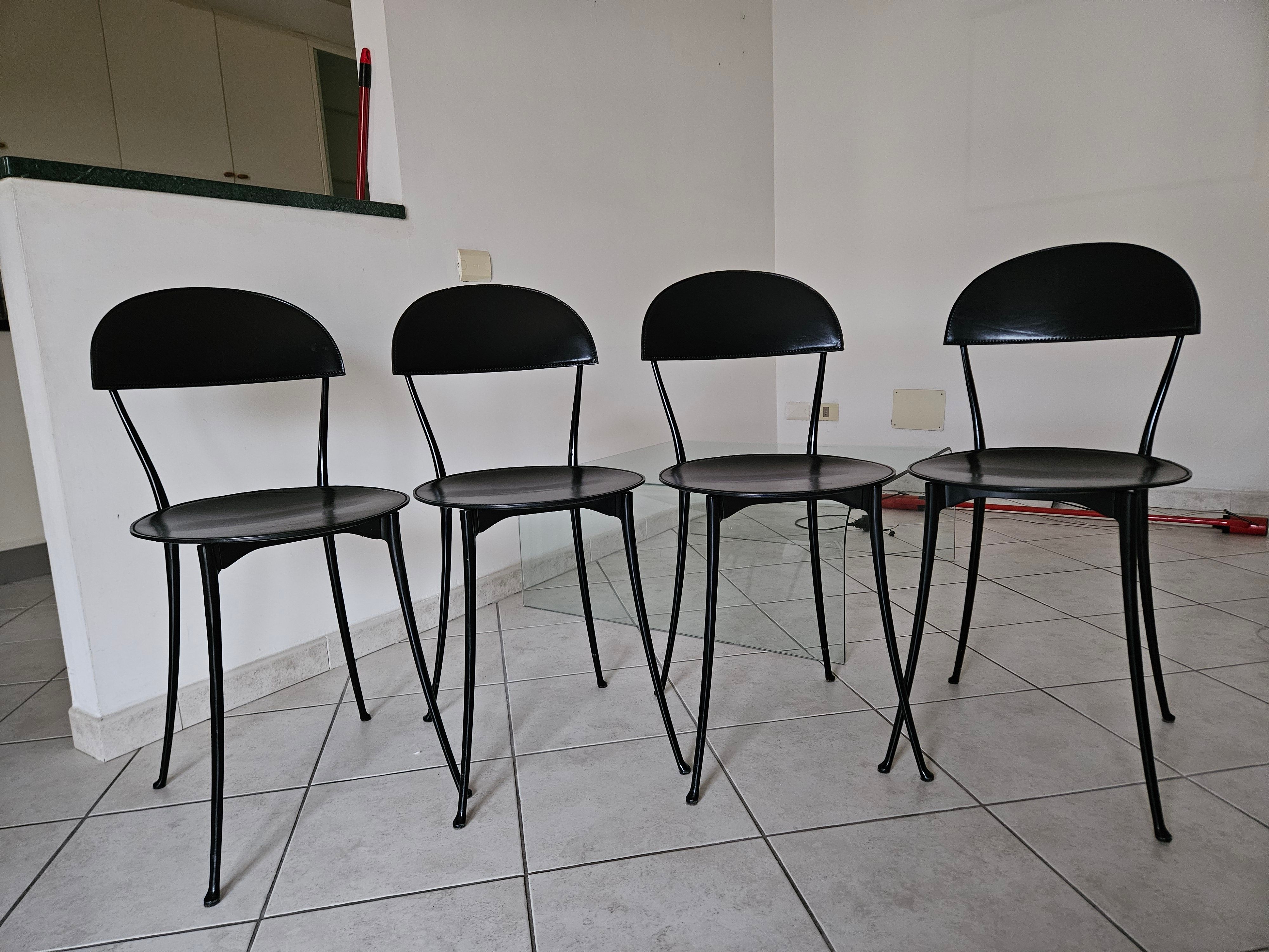 4er-Set Tonietta Stühle aus schwarzem Leder von Enzo Mari Main