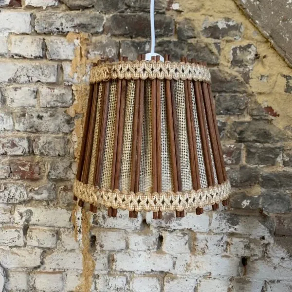 Lampada a sospensione vintage scandinava (anni '60) in legno e lino 