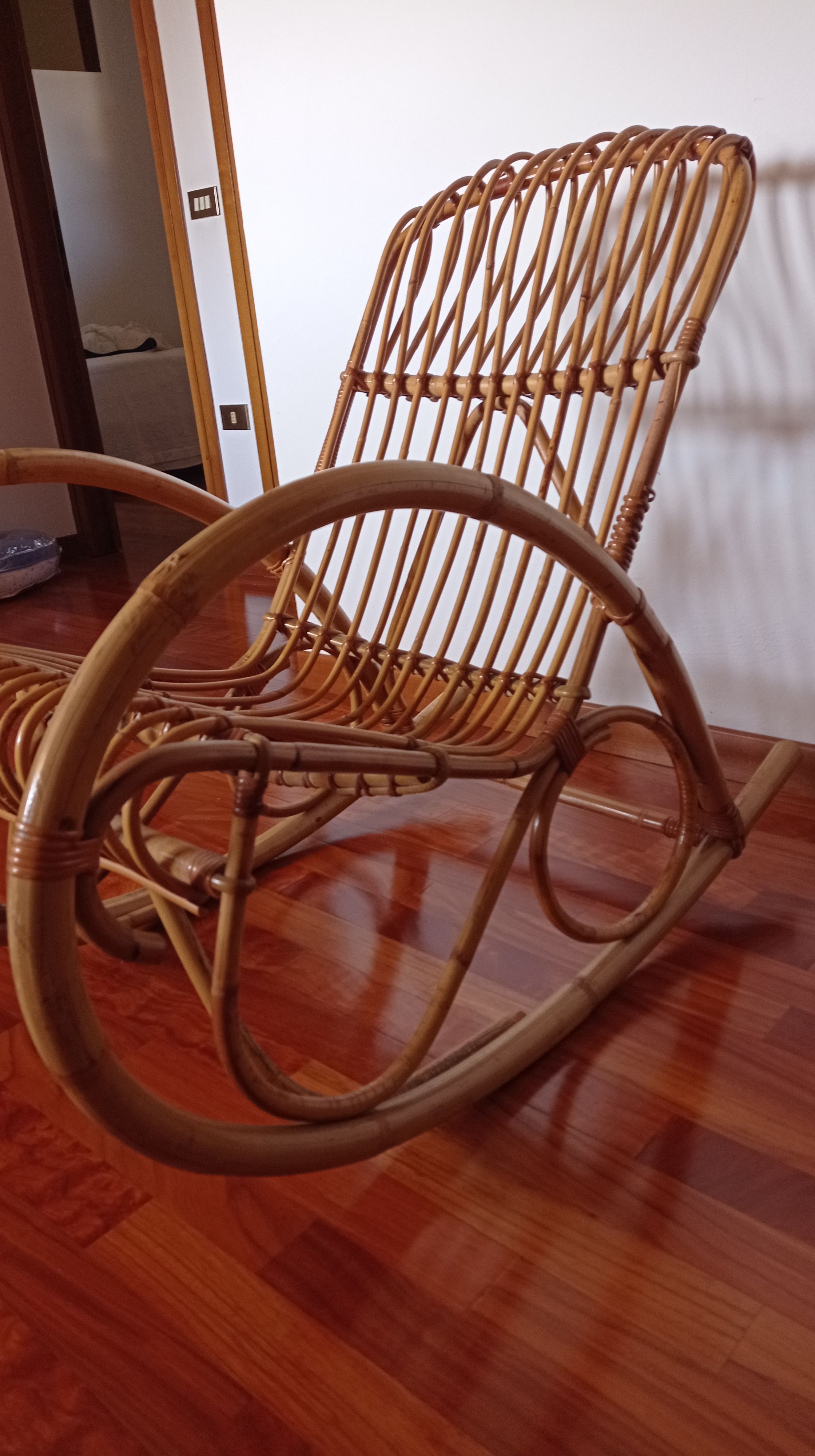 Sedia a dondolo in bamboo e vimini  Side