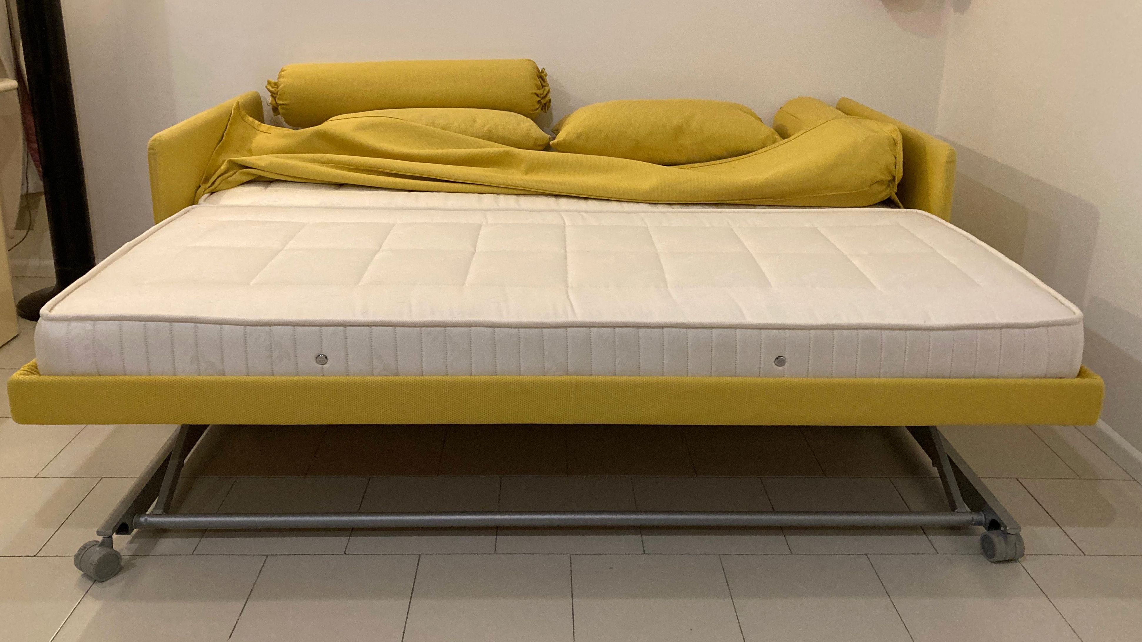 Duetto yellow sofa bed Front