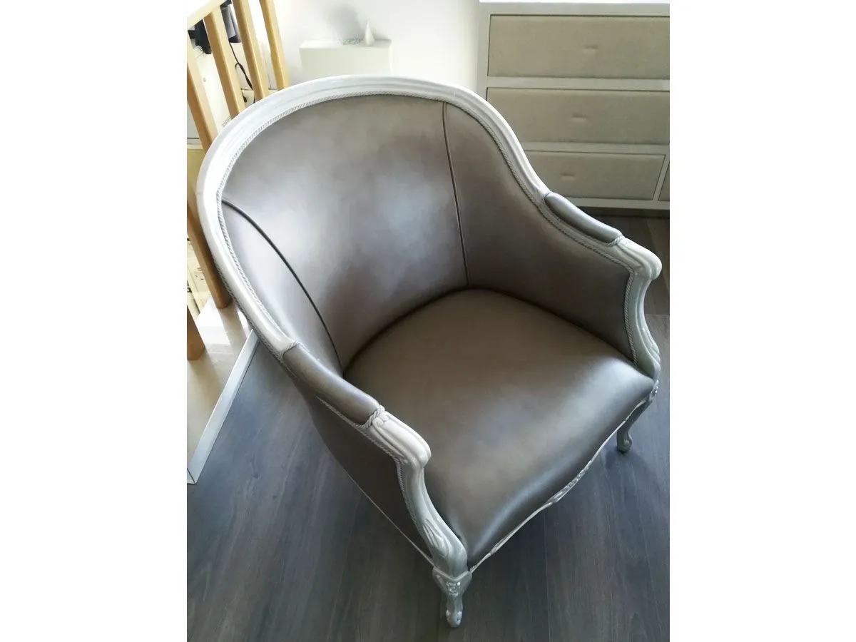 Poltrona Filippa con struttura in legno massello, CorteZari 