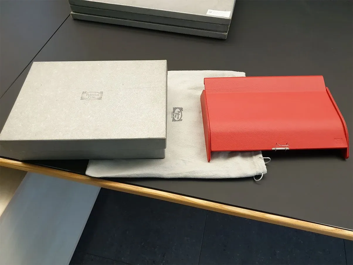 Box with lid covered in leather (red), Poltrona Frau 2
