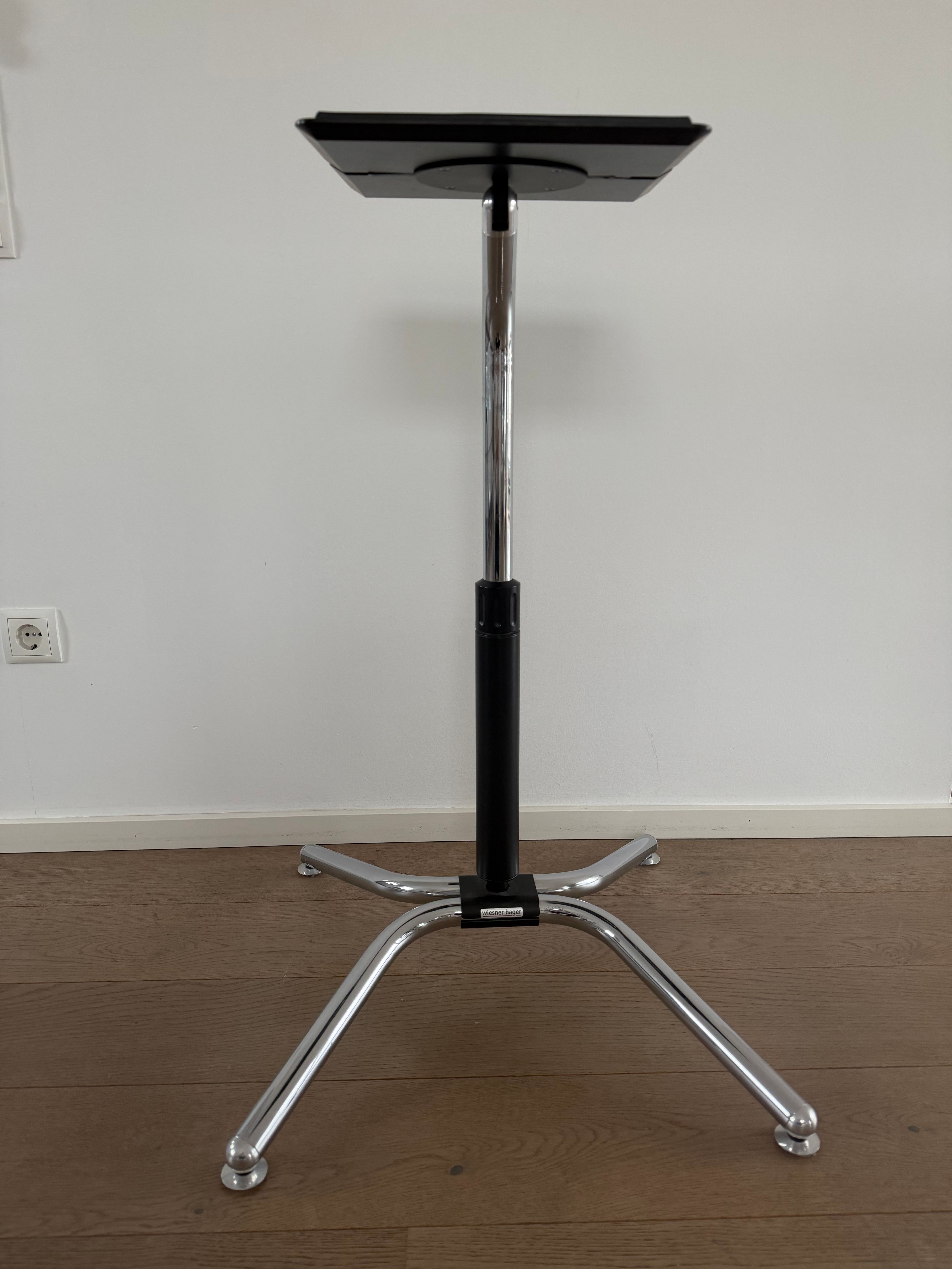 Leather Chair with Built-In Desk Compod Create/Move Defects