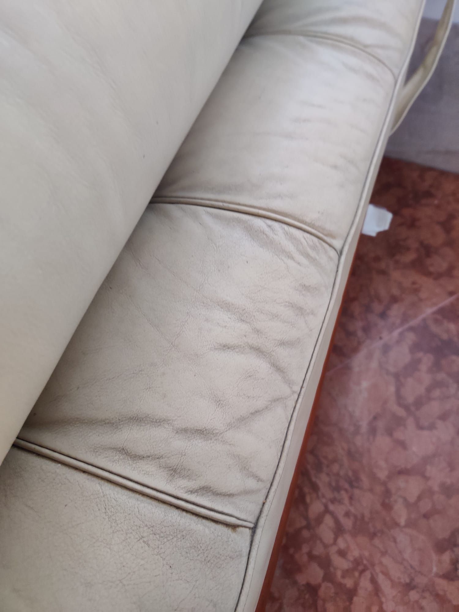 Letto singolo Barcellona in pelle di Ludwing Mies van der Rohe Defects