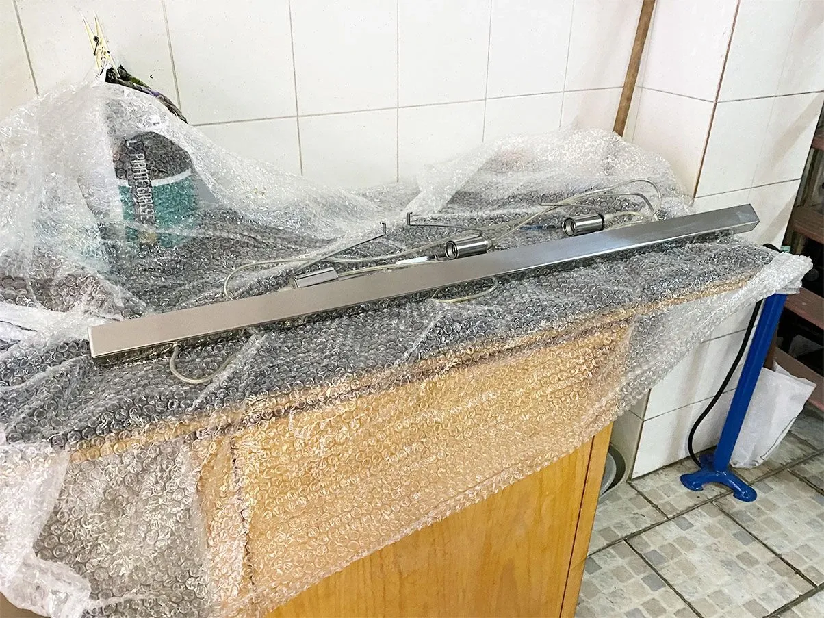 Lampada a sospensione Lumè S3L in metallo e cristallo, De Majo 