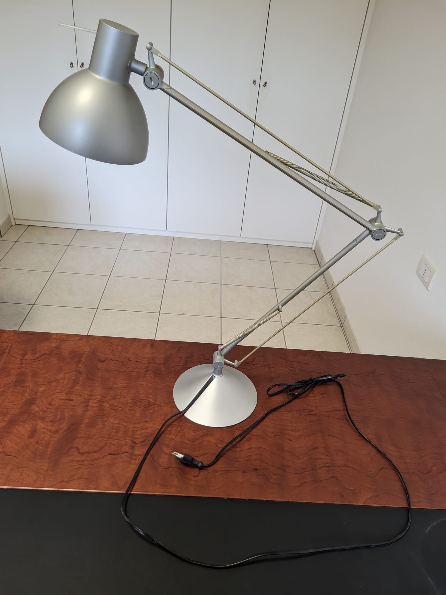 Lámpara de mesa Archimoon Classic de metal de Philippe Starck Main