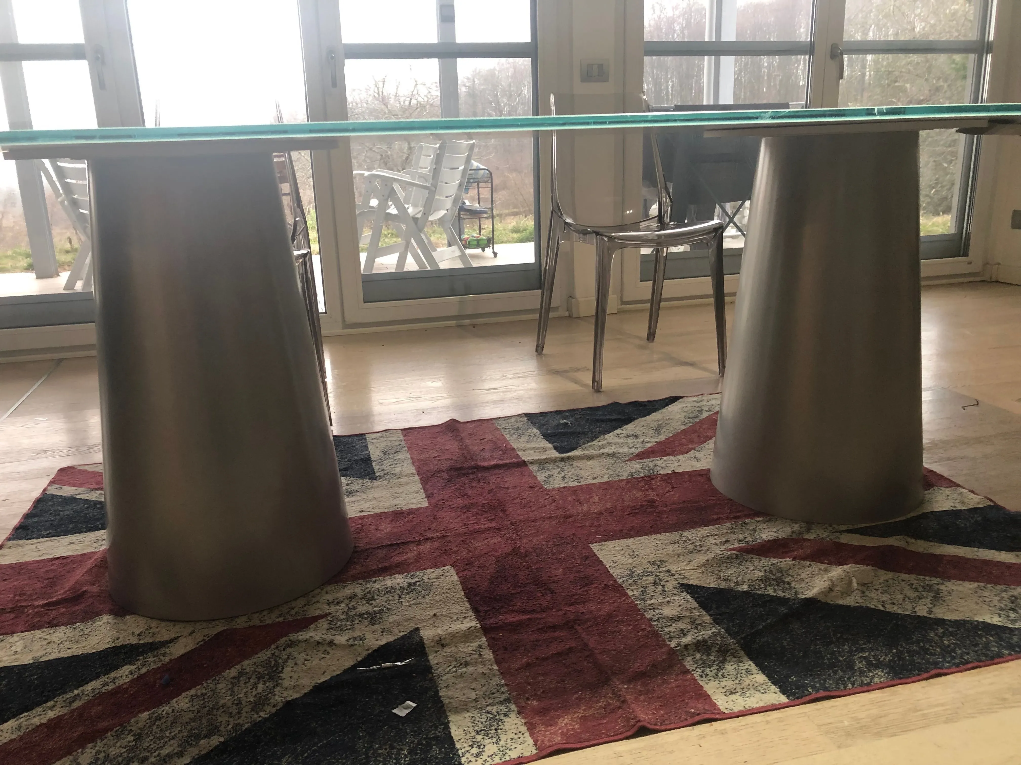 Tavolo Totem Two Bases alluminio e vetro, Sovet 1