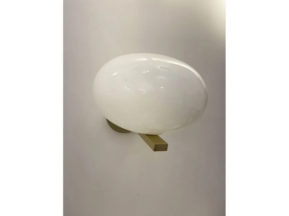 Alba 176 wall lamp in metal and opal glass, Oluce 2