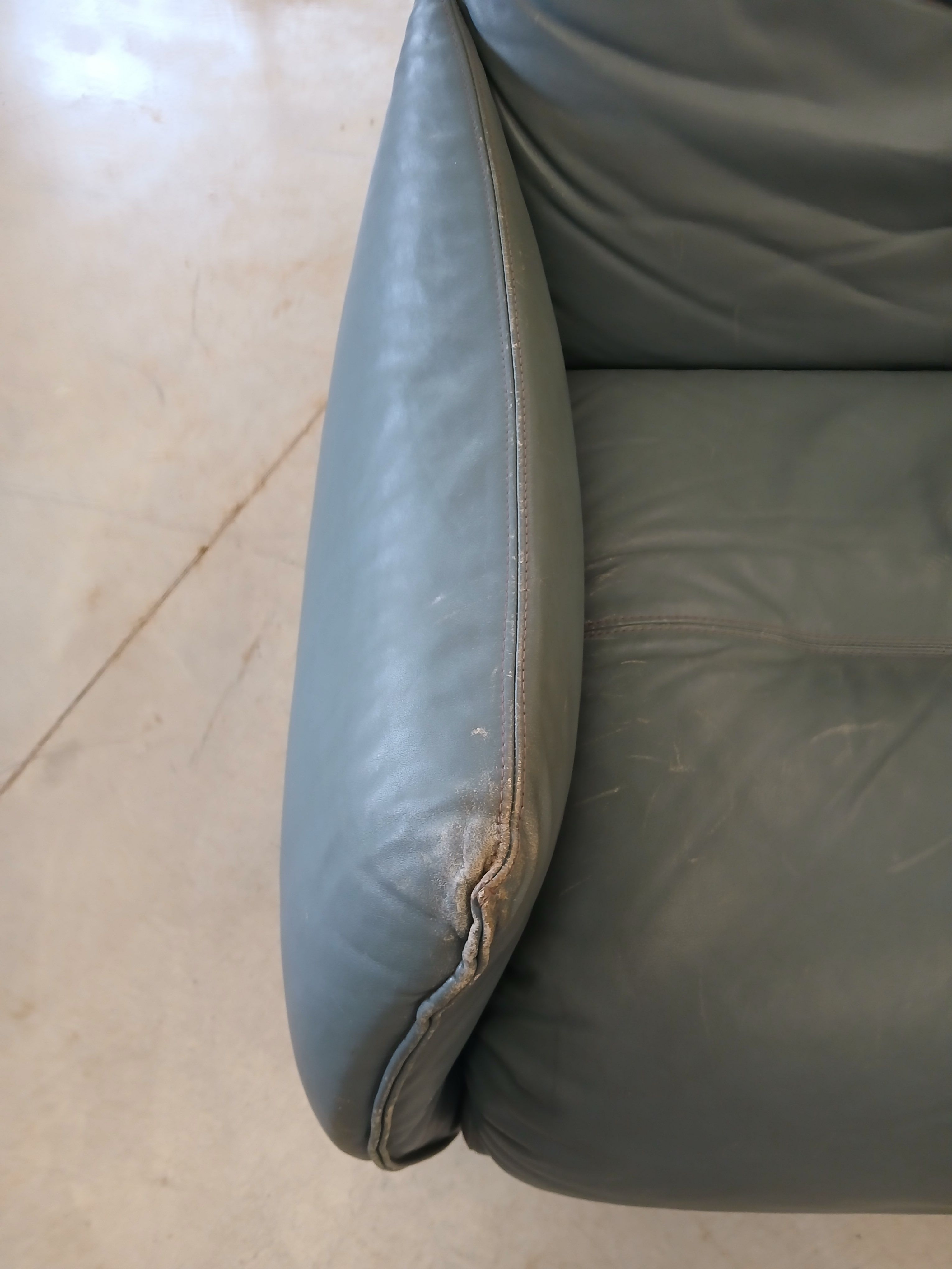 Ledersessel mit Metallgestell 9