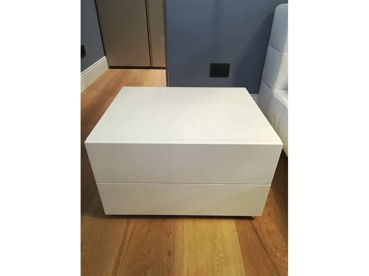 Cube bedside table with 2 drawers in lacquered wood 4