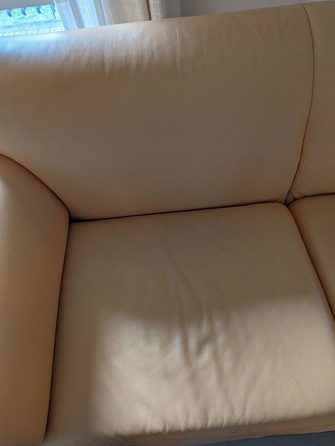 Eos 3-Seater Orange Leather Sofa by Luciano Pagani and Angelo Perversi Details