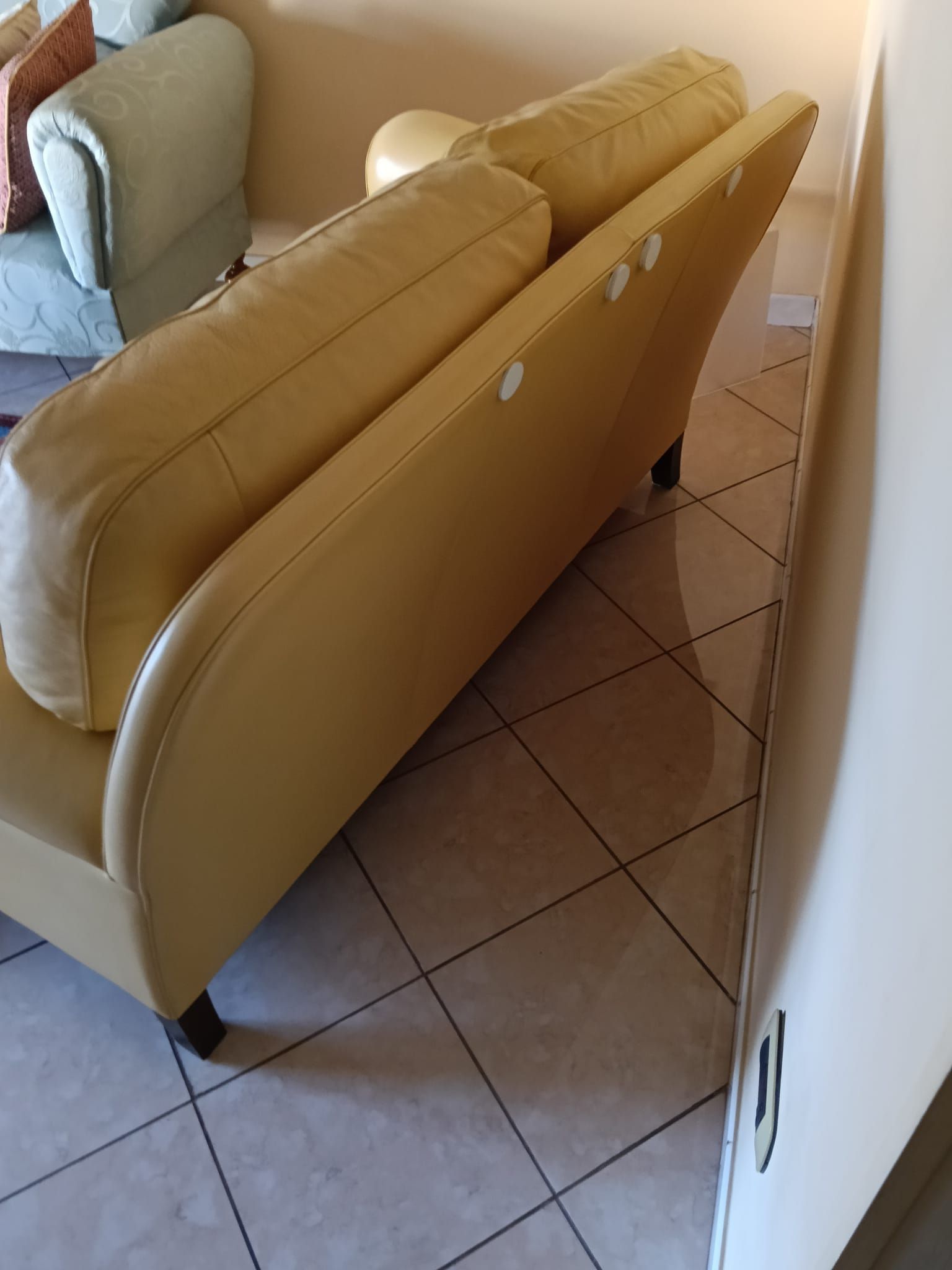2-Sitzer Sofa aus gelbem Leder Defects