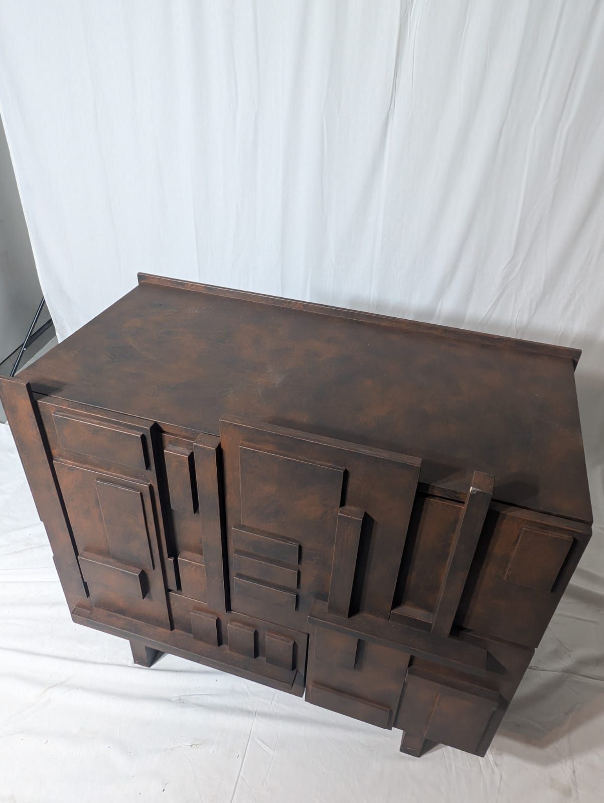 Credenza brutalista in legno laccato (anni '90),  Brand