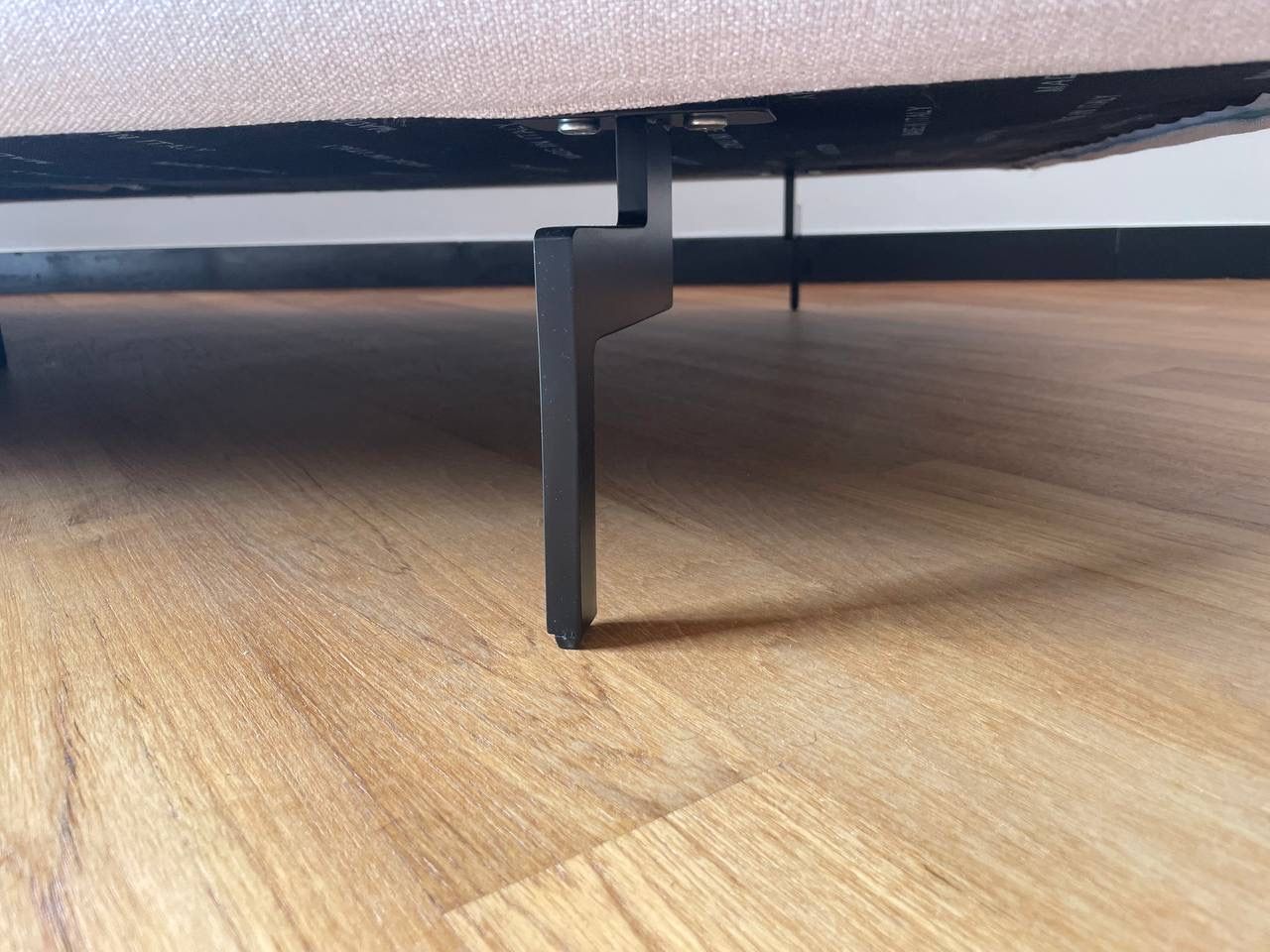 Divano Toby Wing rivestito in tessuto (grigio) Details