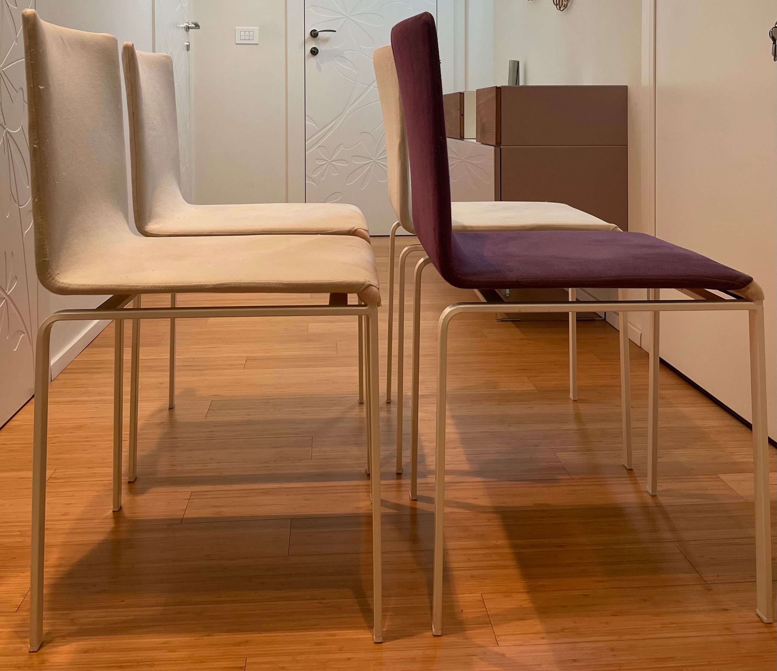 Set di 4 sedie Dangla in tessuto beige e viola Side