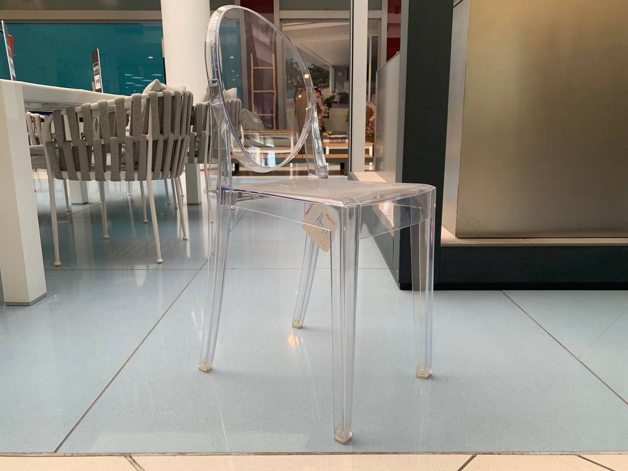 Victoria Ghost Chair in Clear Polycarbonate Details