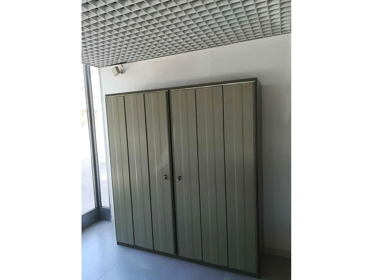 Standard Metallschrank im Retro-Stil der 70er Jahre 4