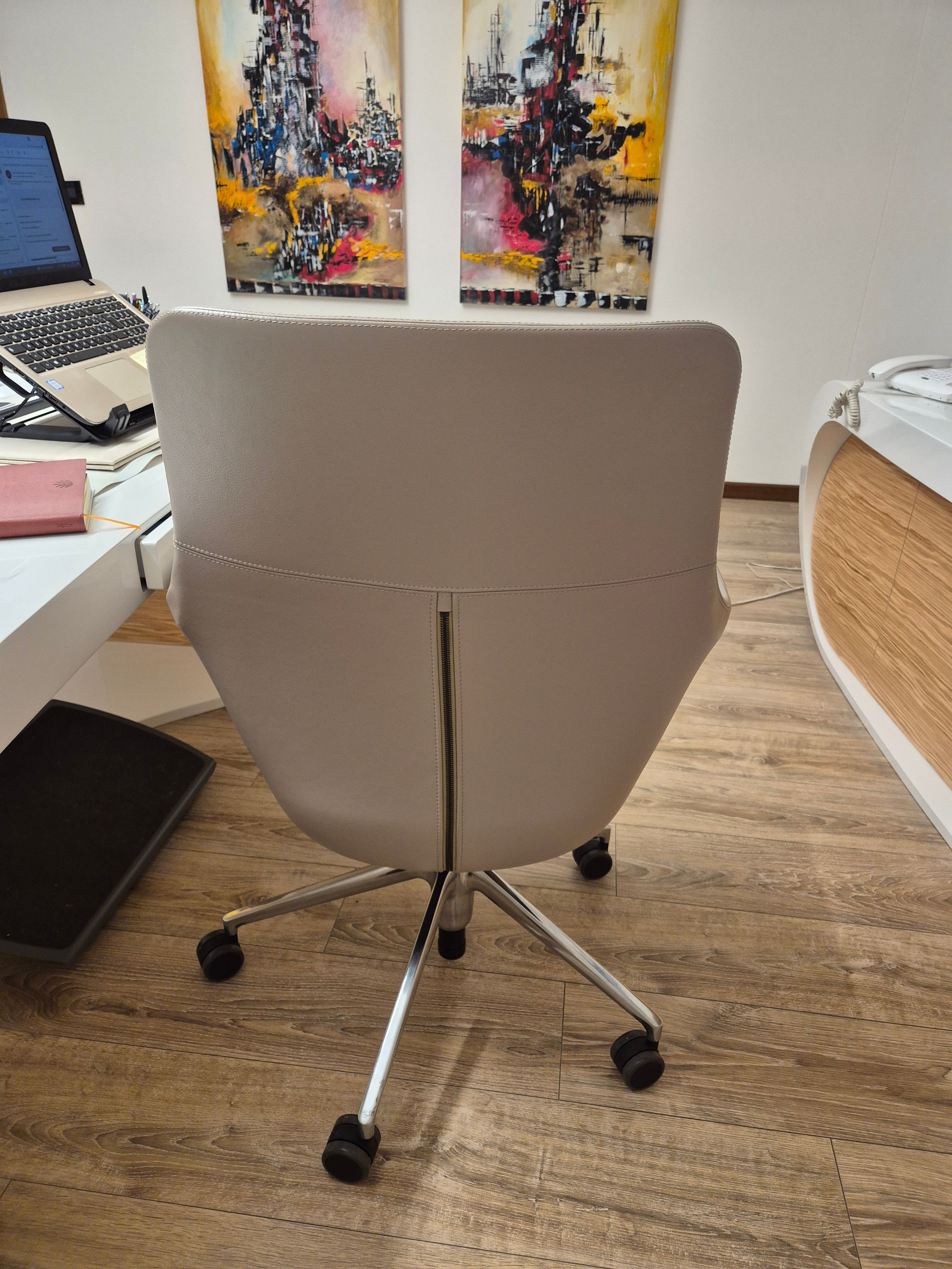 Poltrona girevole Grand Executive in pelle di Antonio Citterio Details