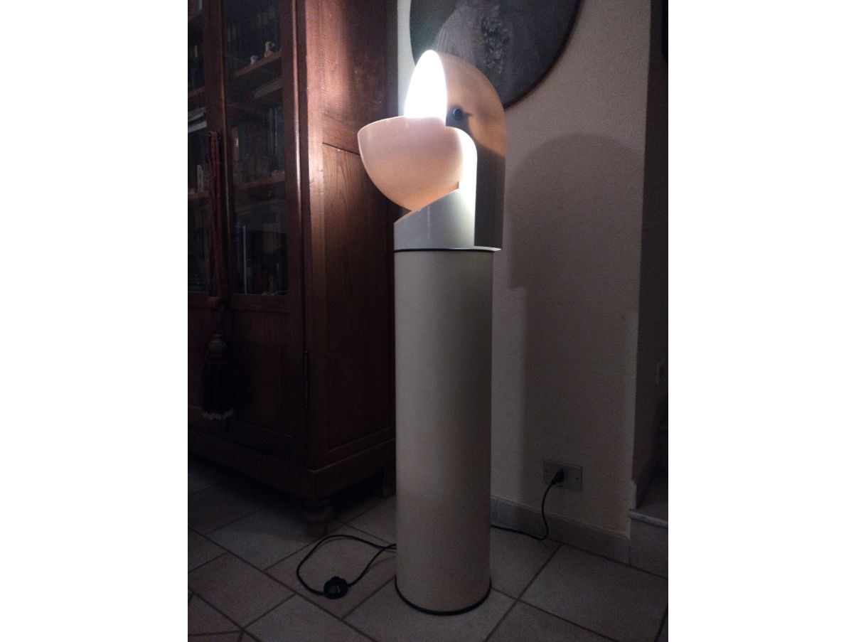 Lampada da terra Pileino di Gae Aulenti (anni '70), Artemide Main