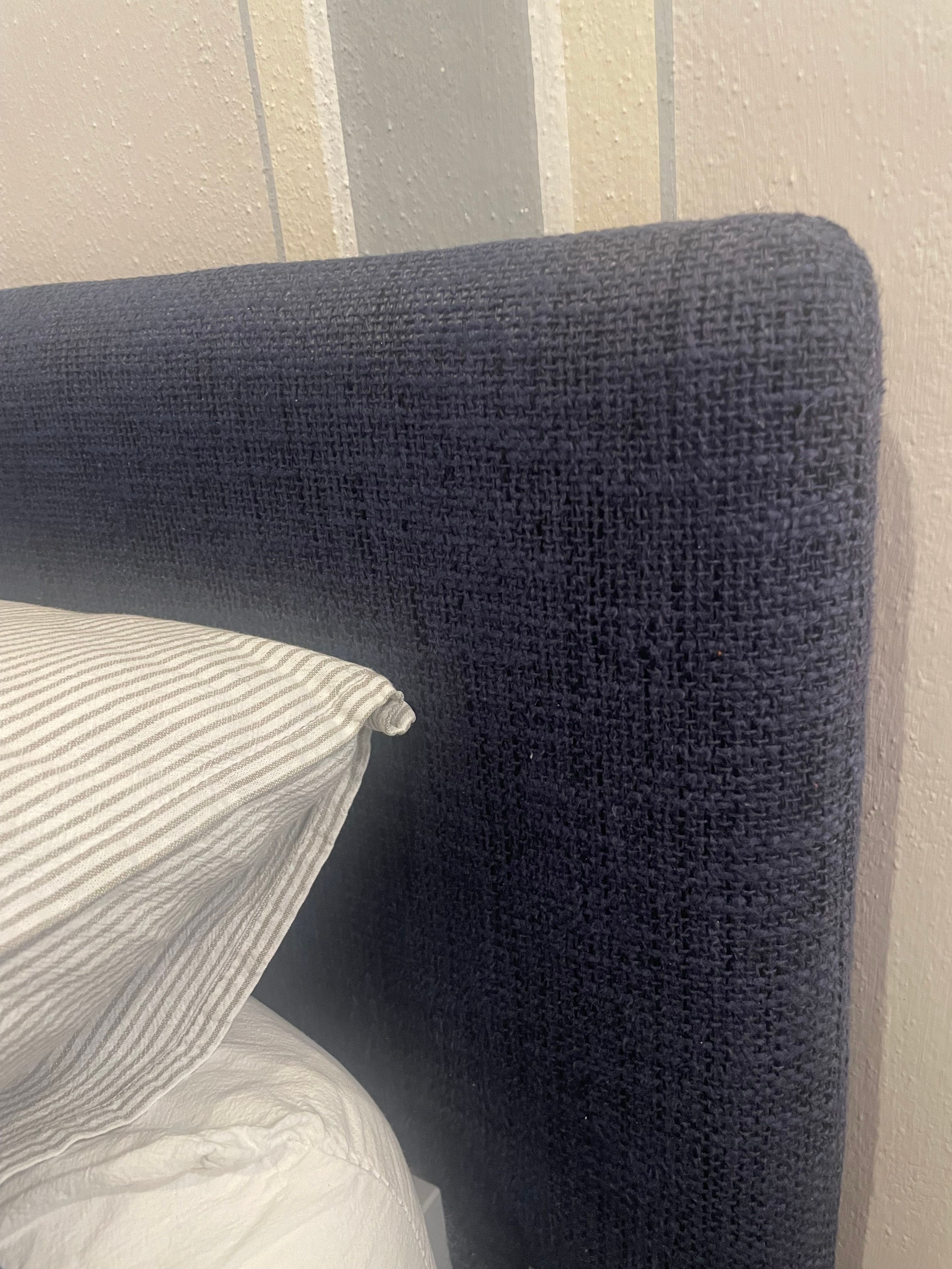 Single bed Duetto in blue fabric, Flou  Details