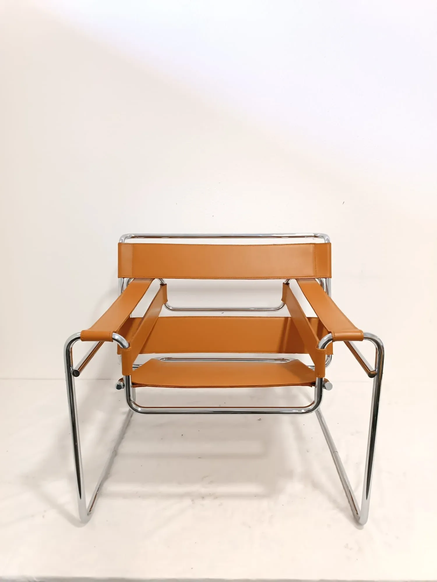 Wassily B3 chair by Marcel Breuer, Knoll image