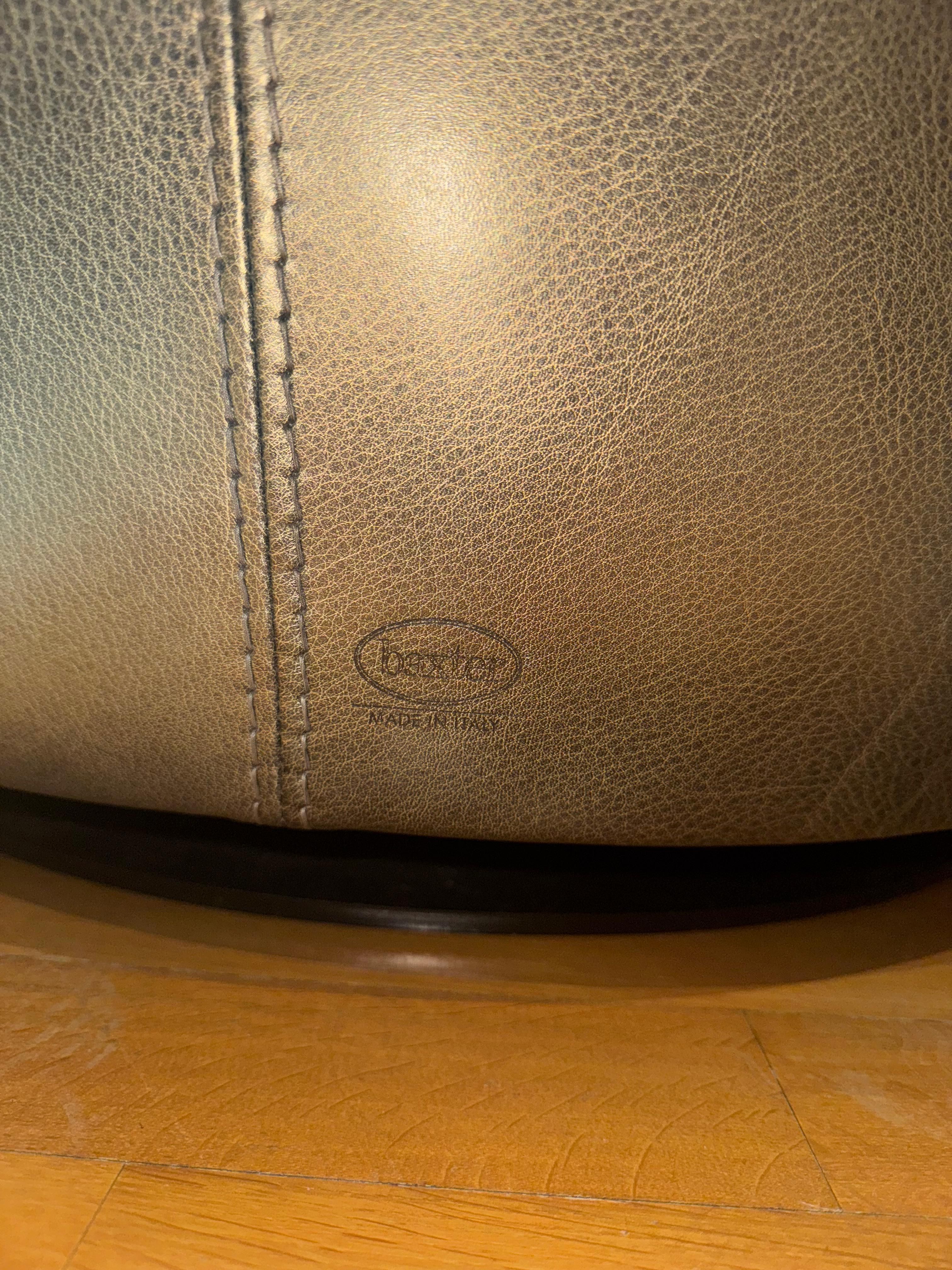 Poltrona Anais rivestita in pelle Brand