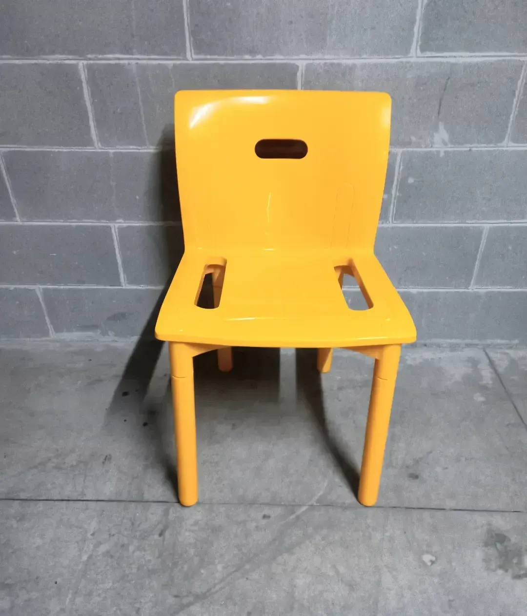 Vintage yellow chair by Anna Castelli, Kartell image