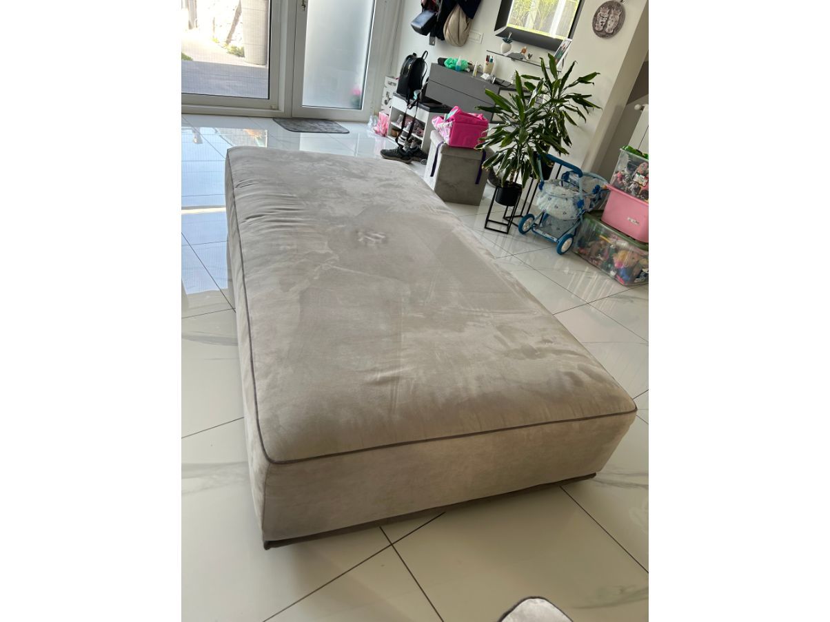 Divano Domino in tessuto grigio 4