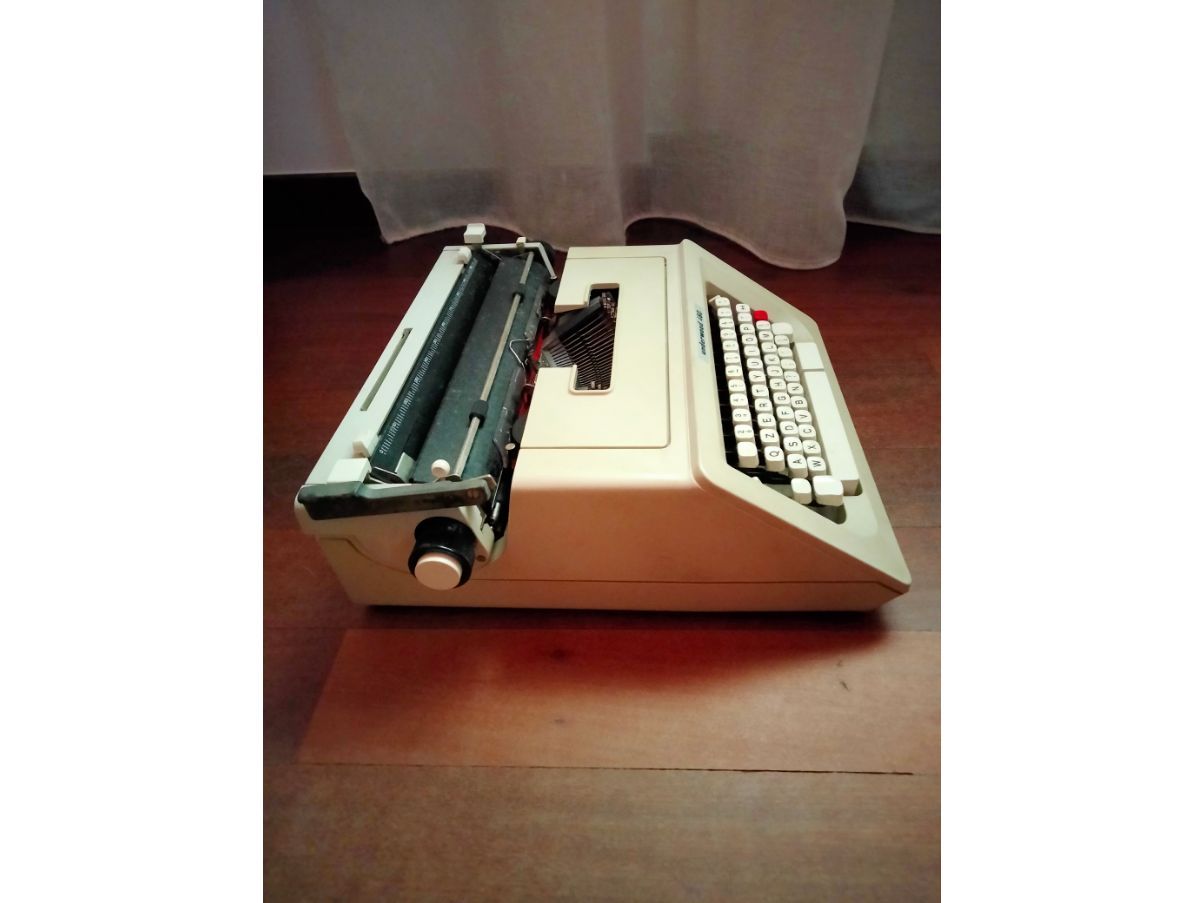 Macchina da scrivere IBM Executive vintage