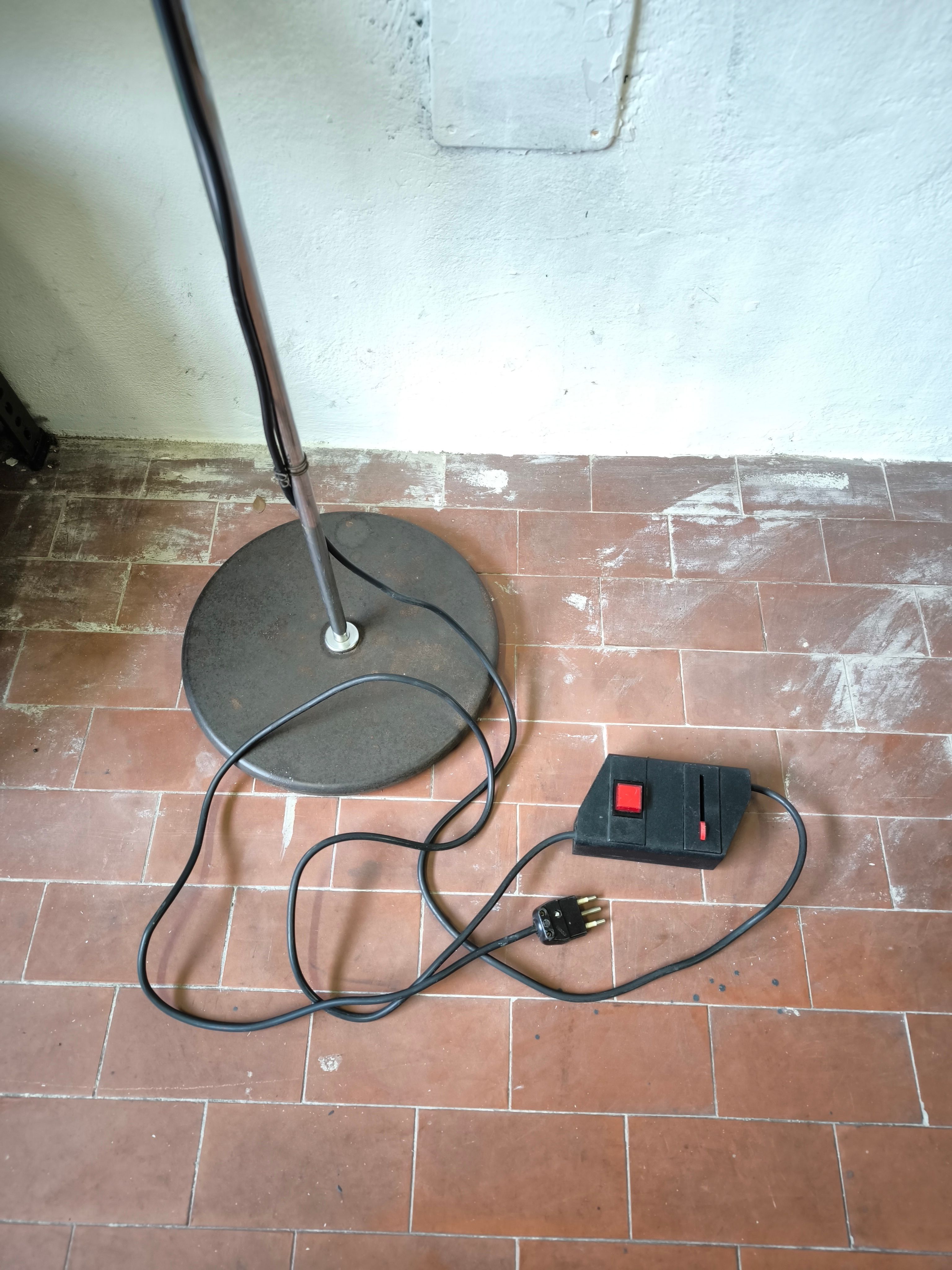 Lampadaire vintage en acier des années 70 Details