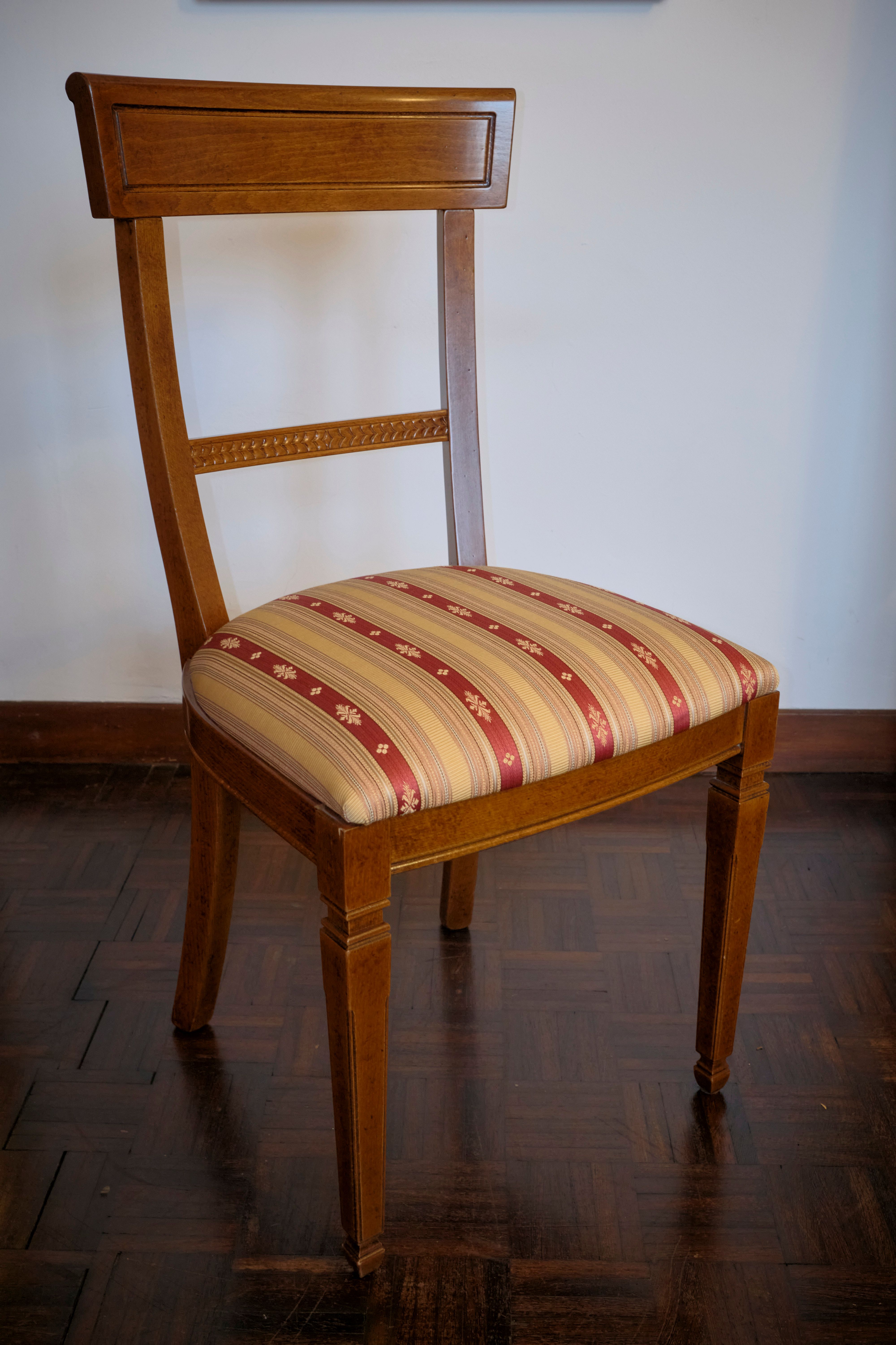 Juego de 6 sillas Violetta de madera de cerezo Front