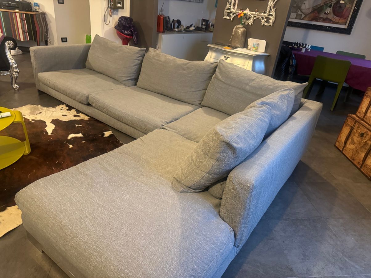 Divano angolare 5 posti rivestito in tessuto (grigio), Molteni&C Main