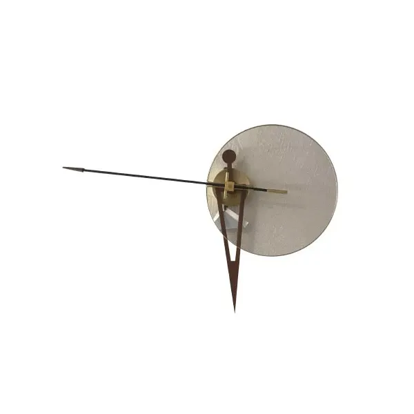 Cris modern wall clock in walnut and brass, Nomon image