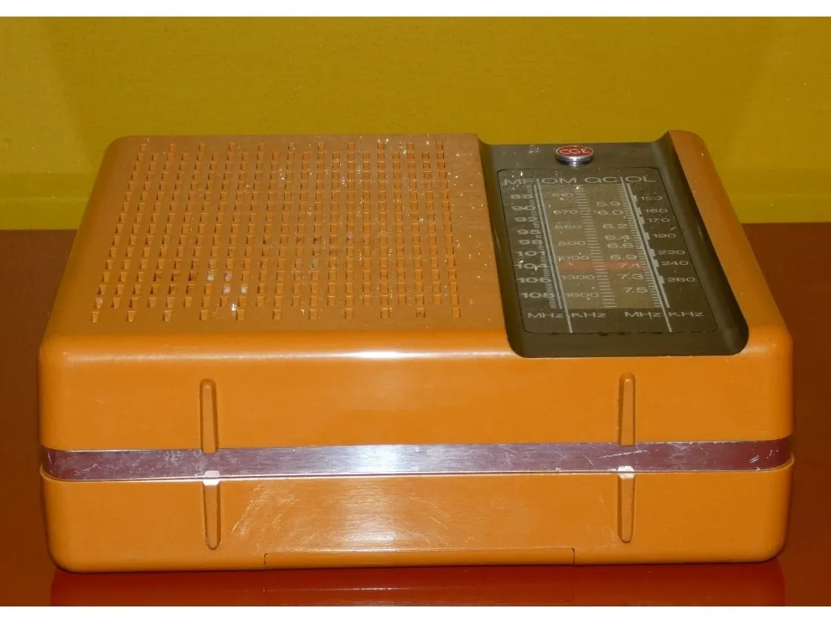 Radio portatile vintage (anni'70), CGE 5