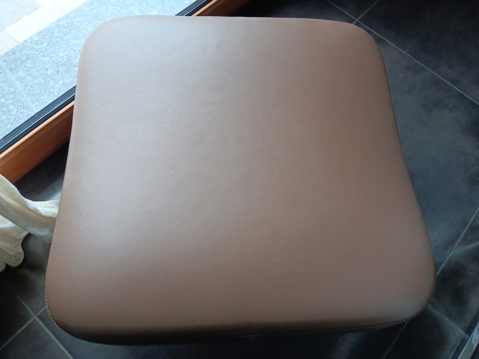 Blake Soft Swivel Armchair with Pouf in Leather by Rodolfo Dordoni, Minotti 5