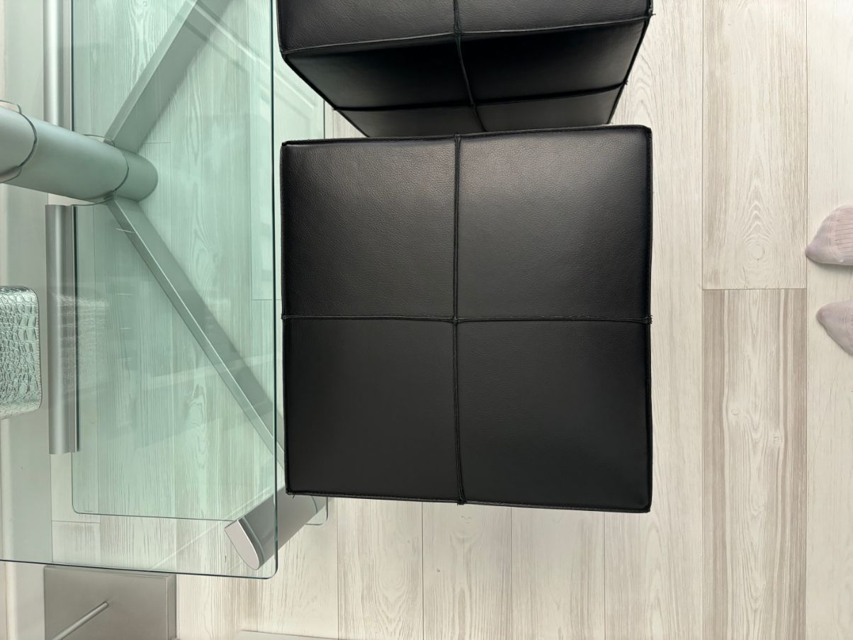 Set di 2 pouf in ecopelle neri, Minotti  Front