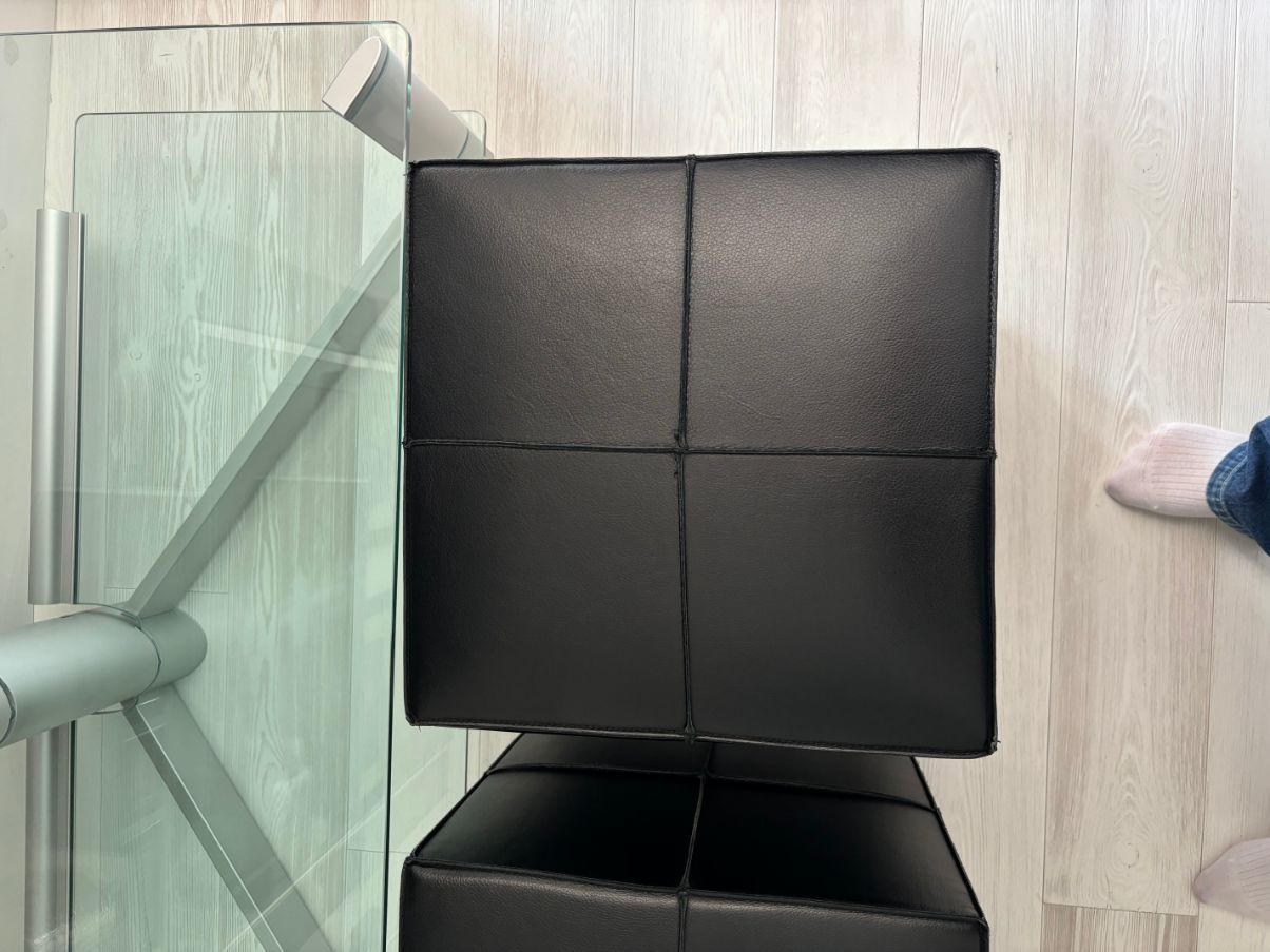 Set di 2 pouf in ecopelle neri, Minotti  Side