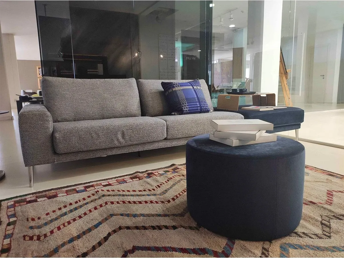 Sofa-Set Driver LT aus Stoff mit 2 Samt-Hockern 1