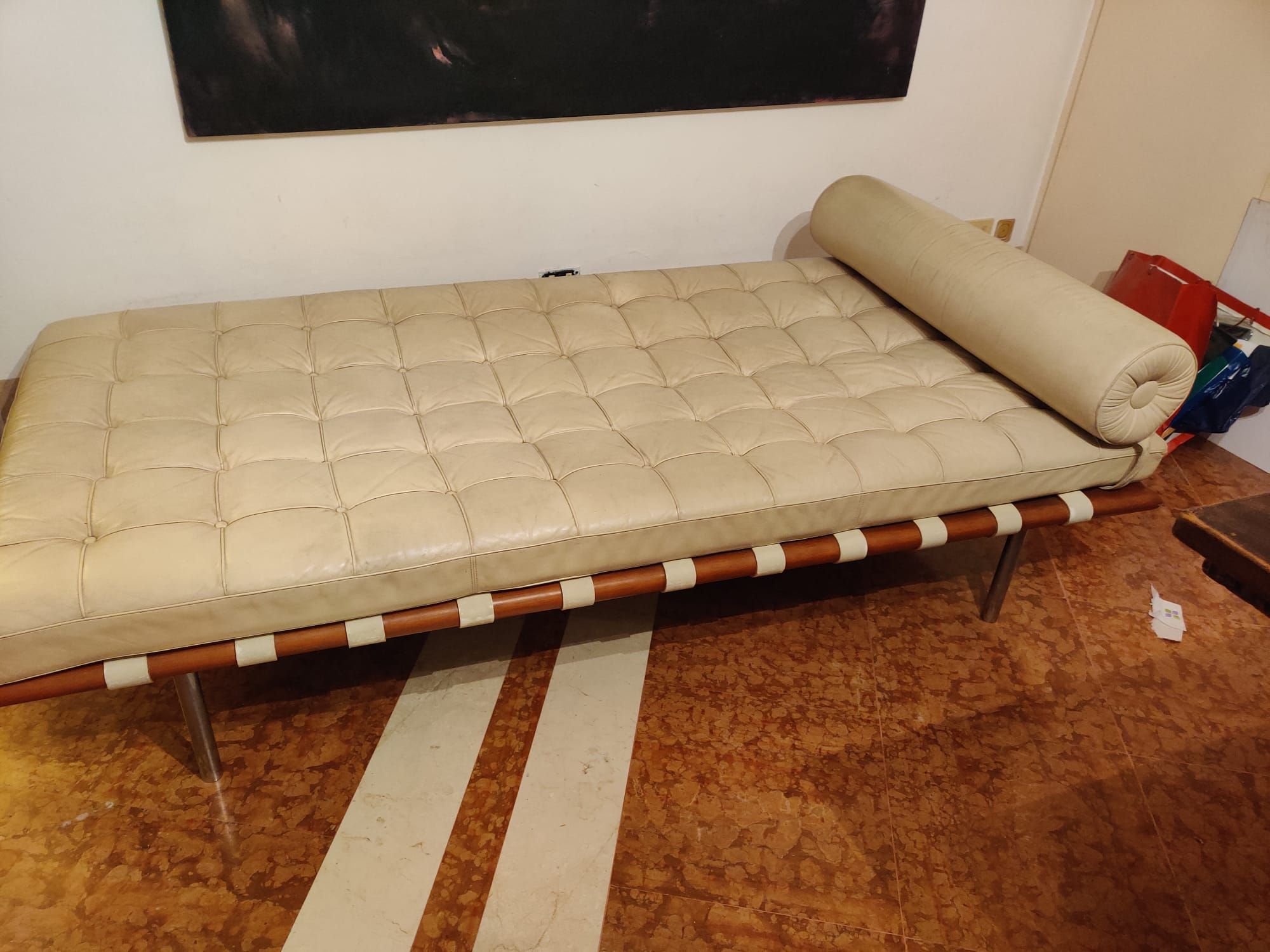Letto singolo Barcellona in pelle di Ludwing Mies van der Rohe Side