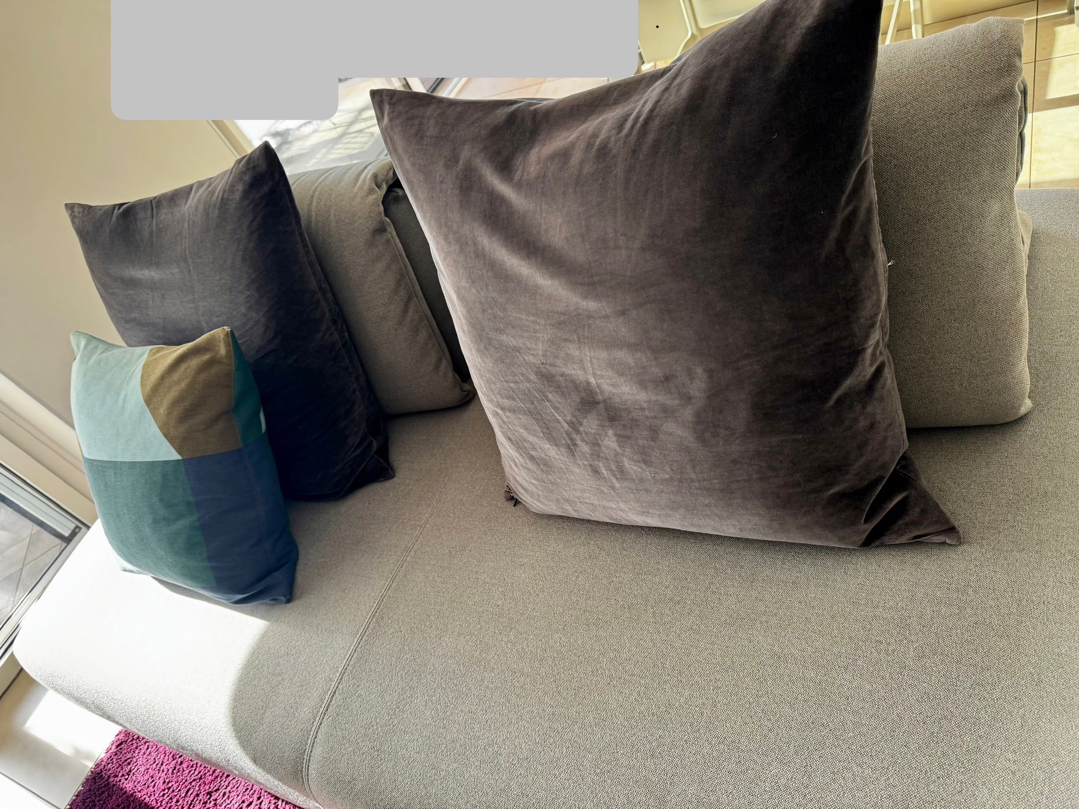 2 Seater Grey Fabric Sofa "Abbraccio" Details